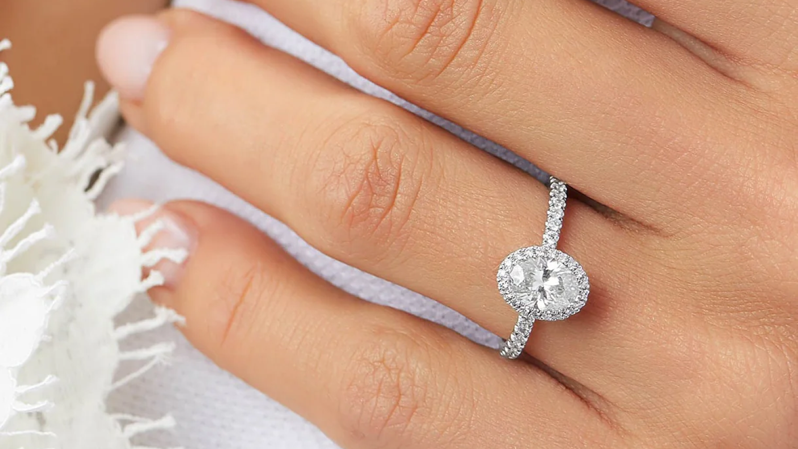 Oval Moissanite Rings