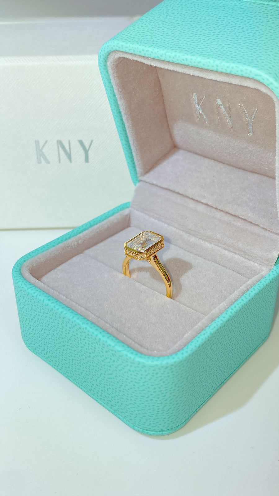 The Bezel Helena  · 3.0 Carat  Emerald  Moissanite