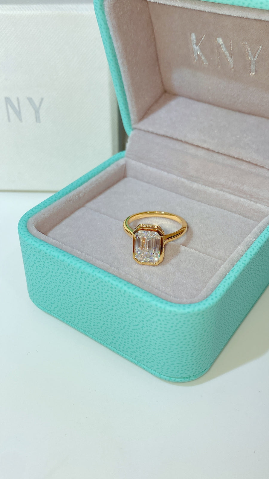 The Bezel Helena  · 3.0 Carat  Emerald  Moissanite