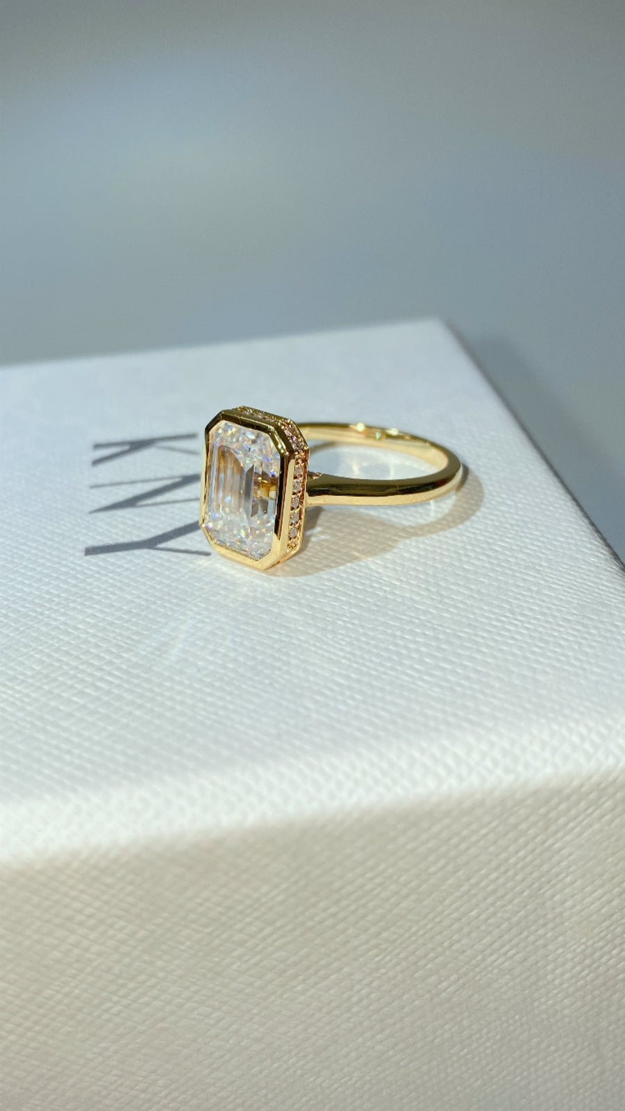 The Bezel Helena  · 3.0 Carat  Emerald  Moissanite