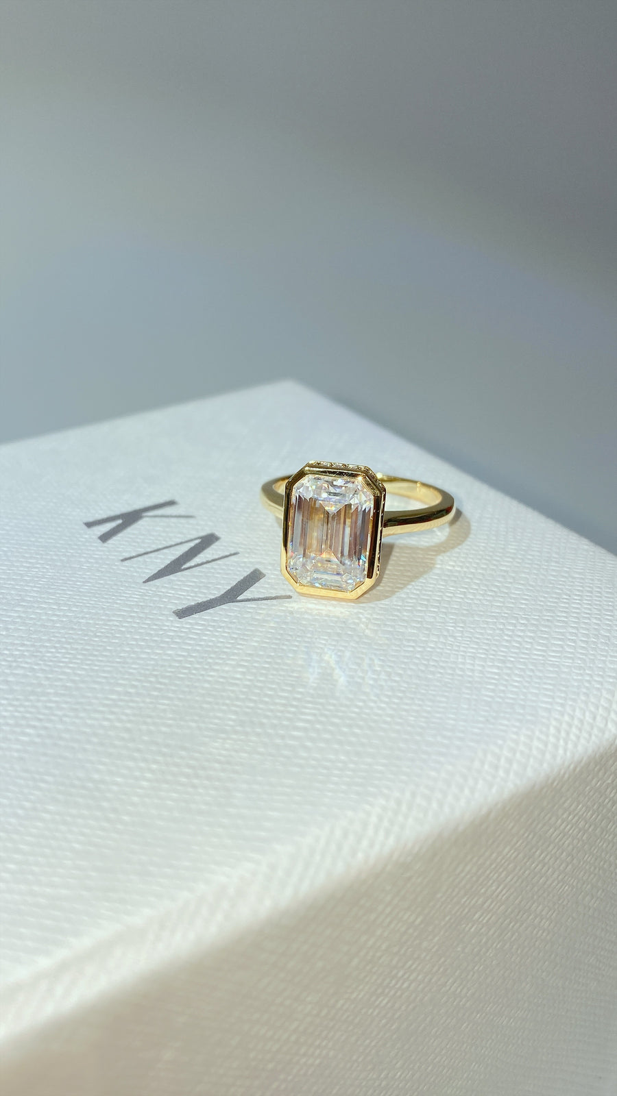 The Bezel Helena  · 3.0 Carat  Emerald  Moissanite