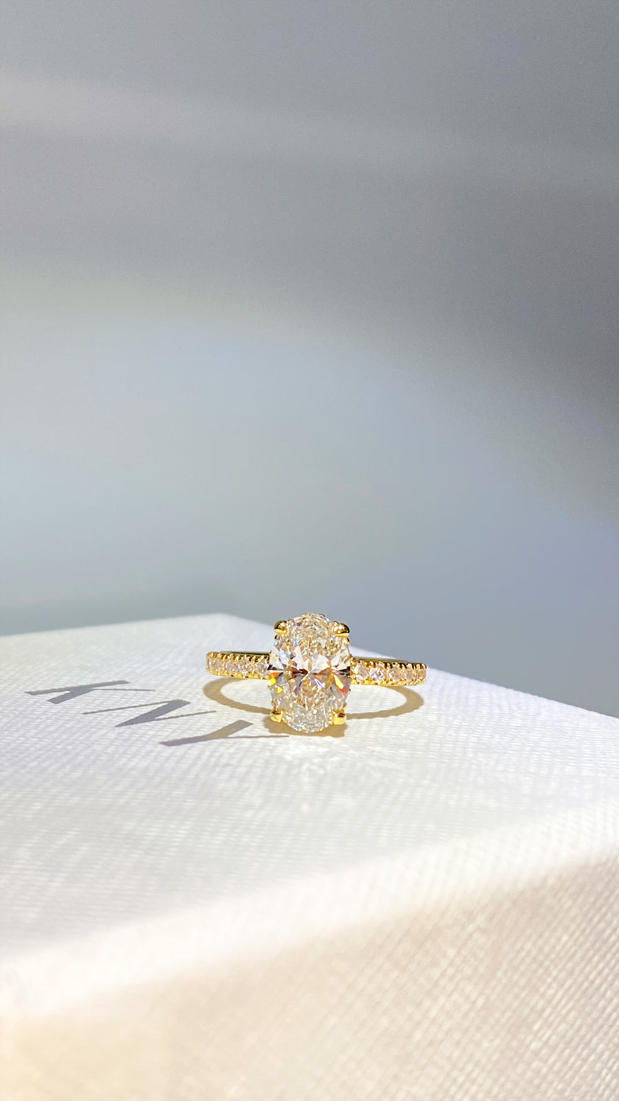 The Pave Kamellie · 1.5 Carat Oval Lab Diamond