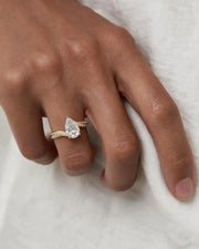 Sabrina (Pear) 18k Yellow Gold 006