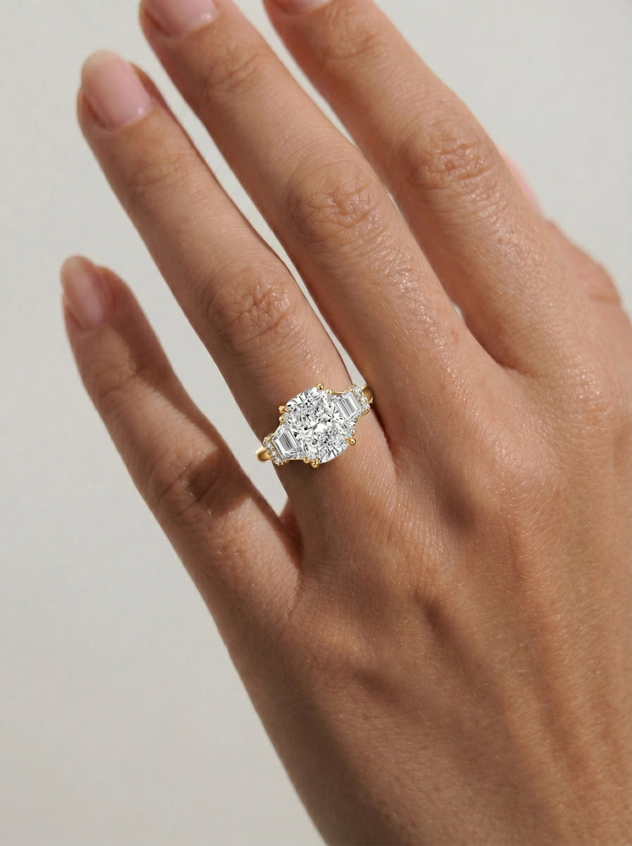 Viola (Elongated Cushion) 18k Yellow Gold 002