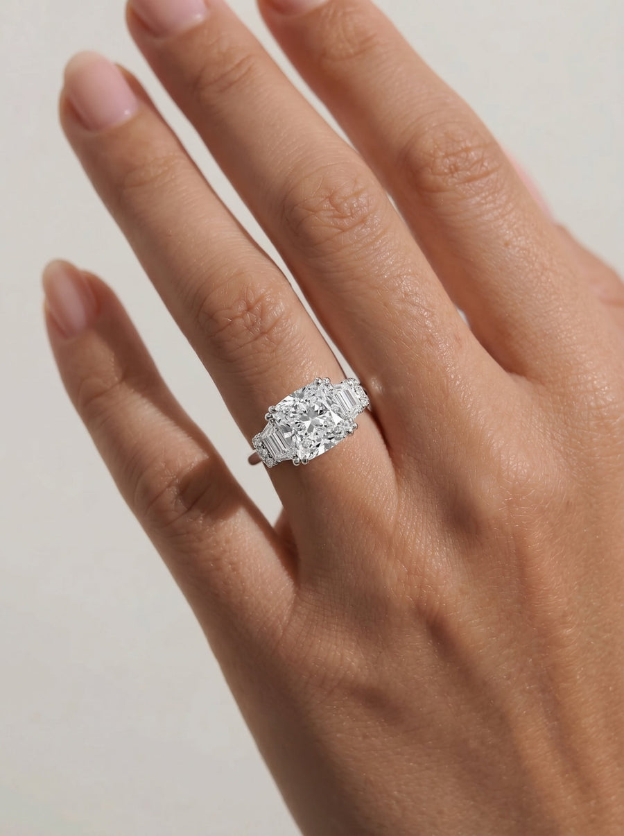 Viola (Cushion) Platinum 002