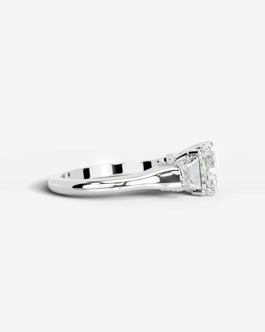 Viola (Cushion) Platinum 004