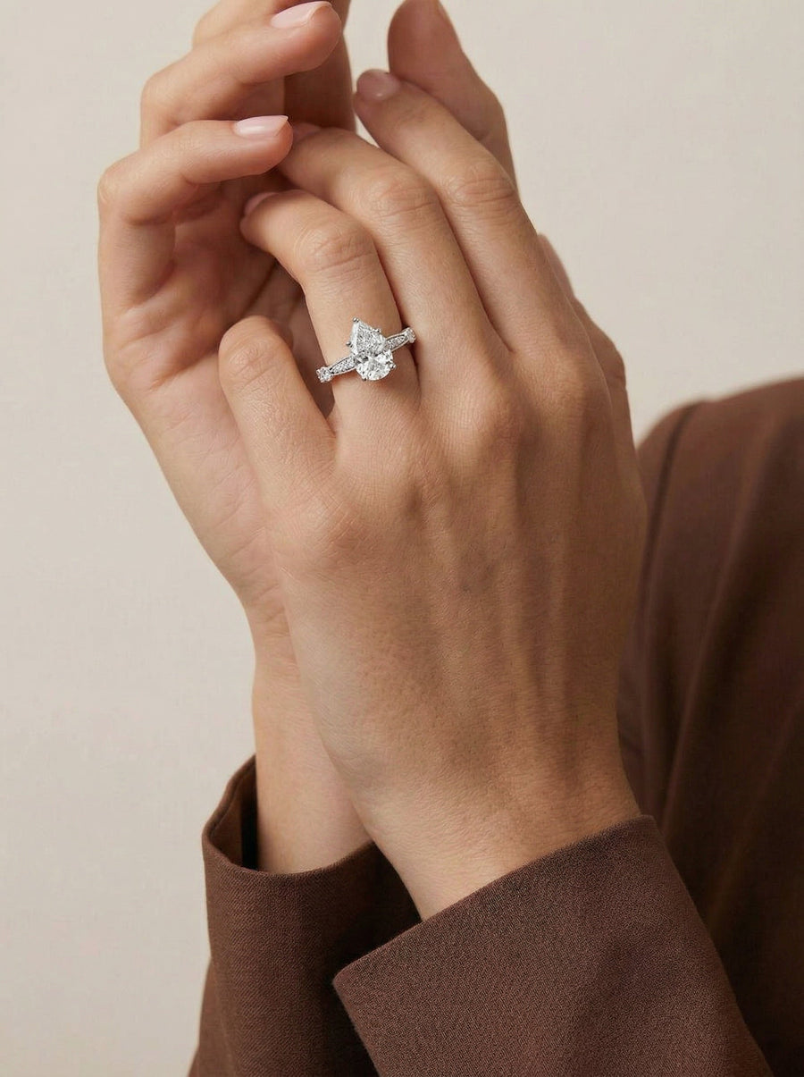 Hazel (Pear) 18k White Gold 003