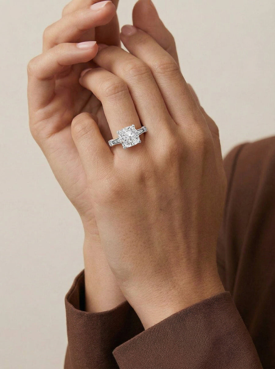 Hazel (Cushion) 18k White Gold 004