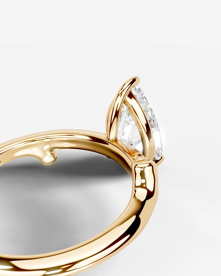 Nature's Embrace (Pear) 18k Yellow Gold 004