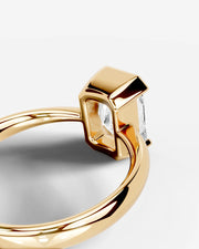 Lois (Elongated Radiant) 18k Yellow Gold 002