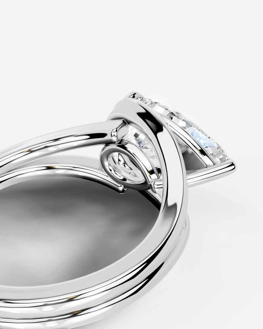 Sia (Pear) 18k White Gold 002