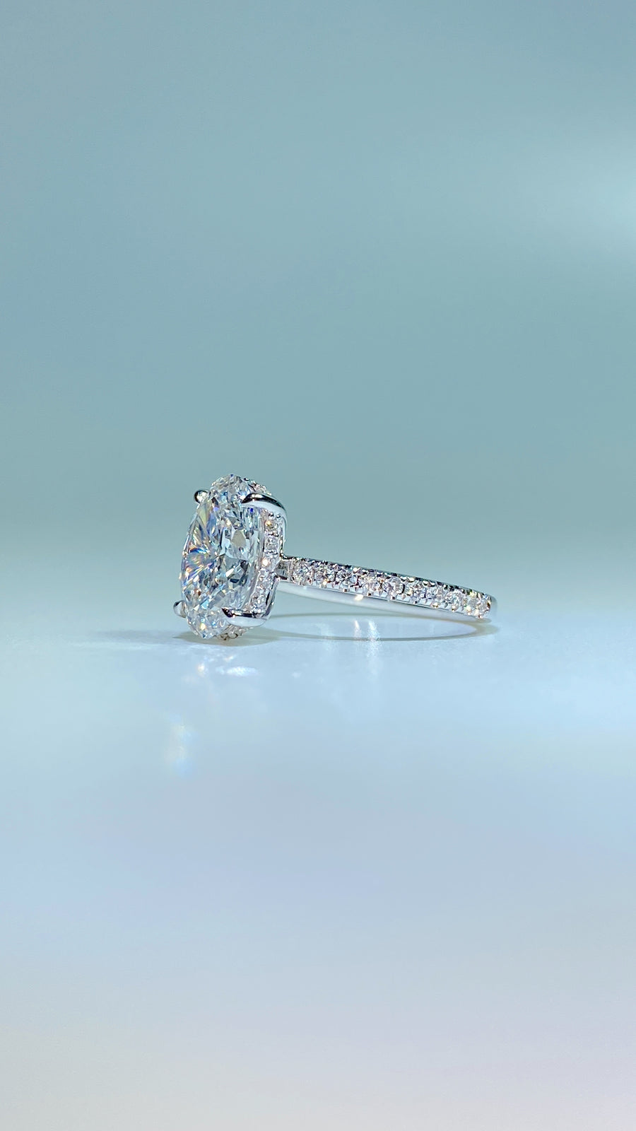 The Pave Kamellie · 3.0 Carat Oval Lab Diamond
