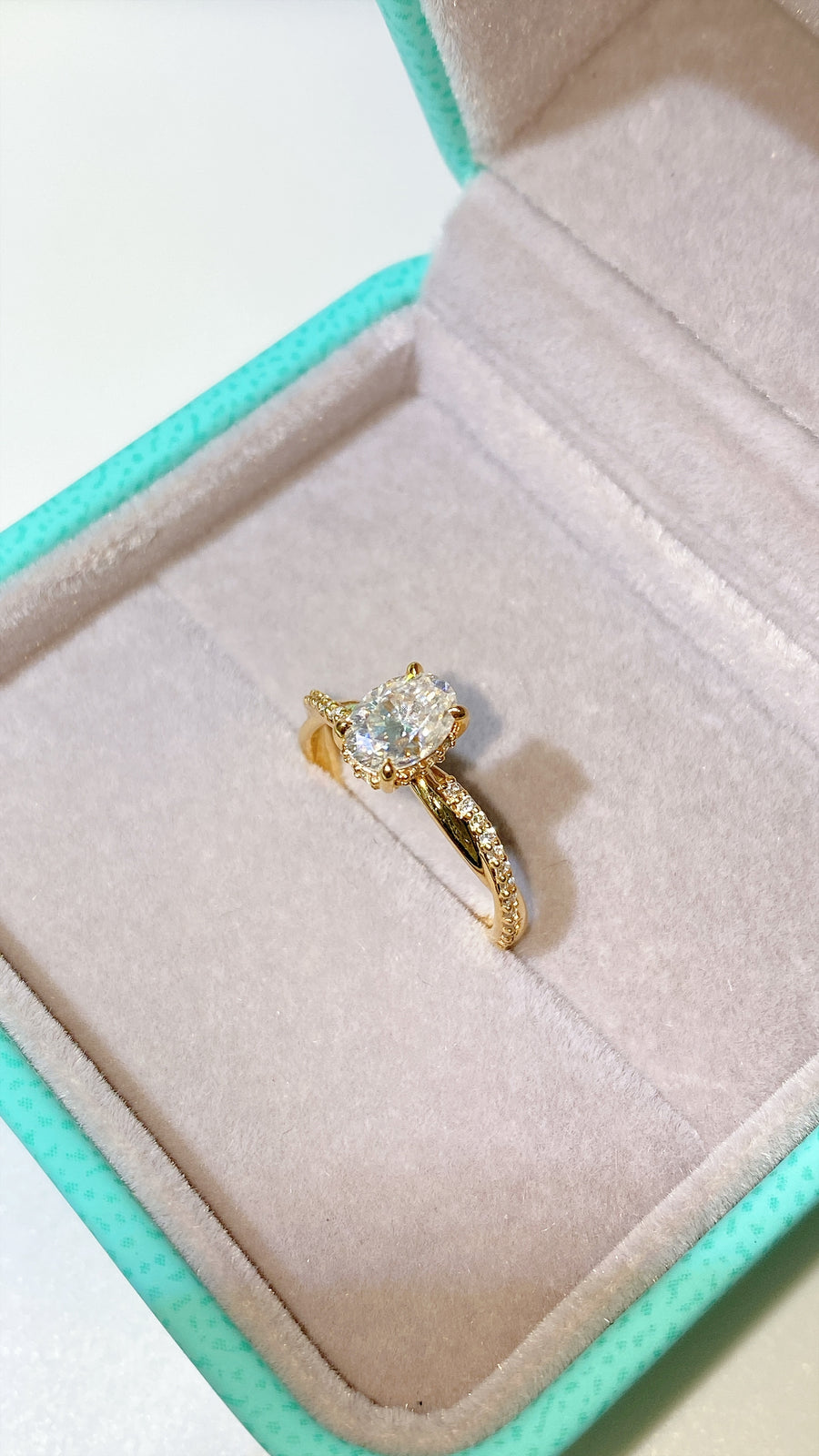 The Stacey - 1.0 Carat Oval Moissanite