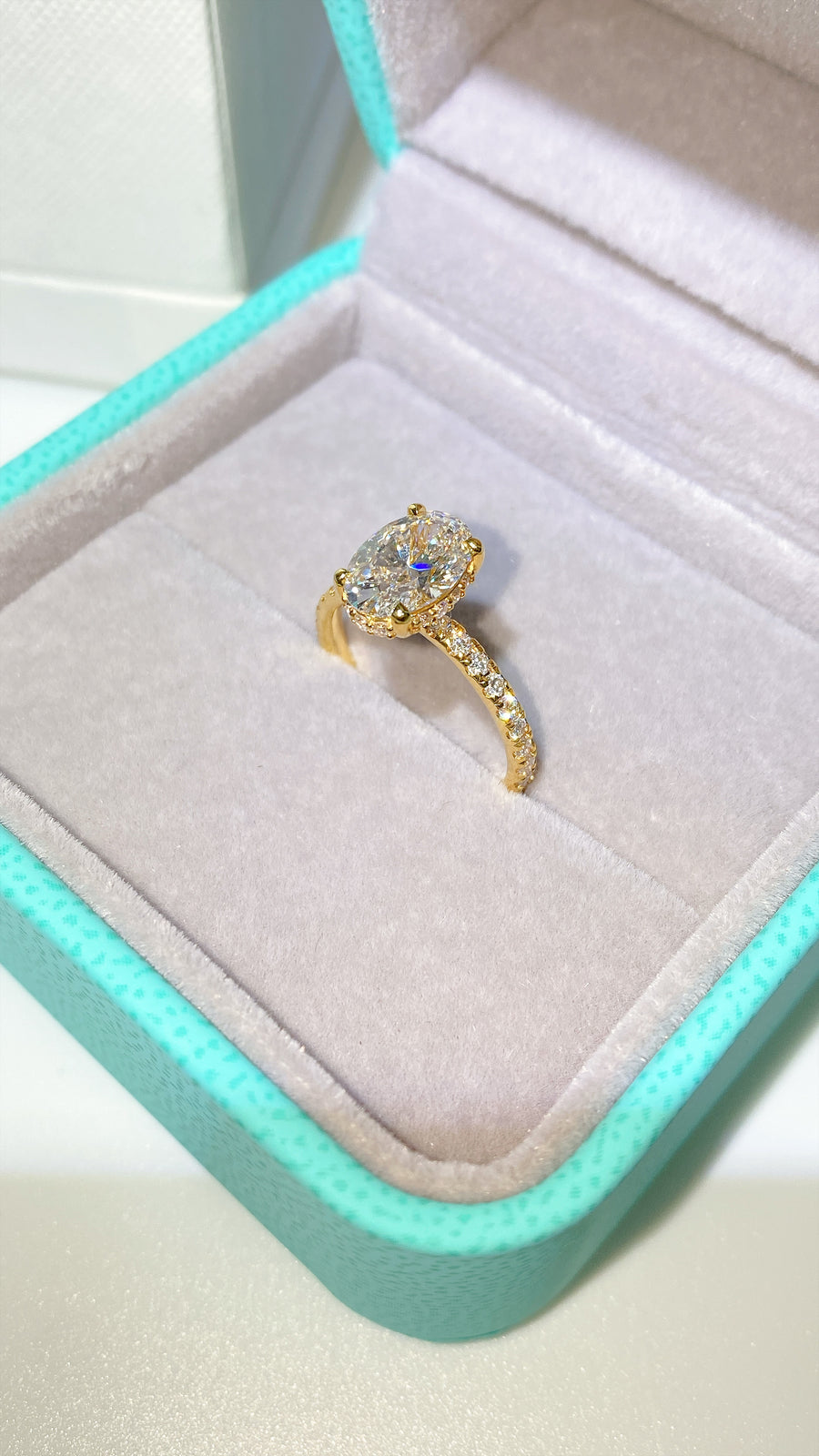 The Pave Kamellie · 1.5 Carat Oval Lab Diamond