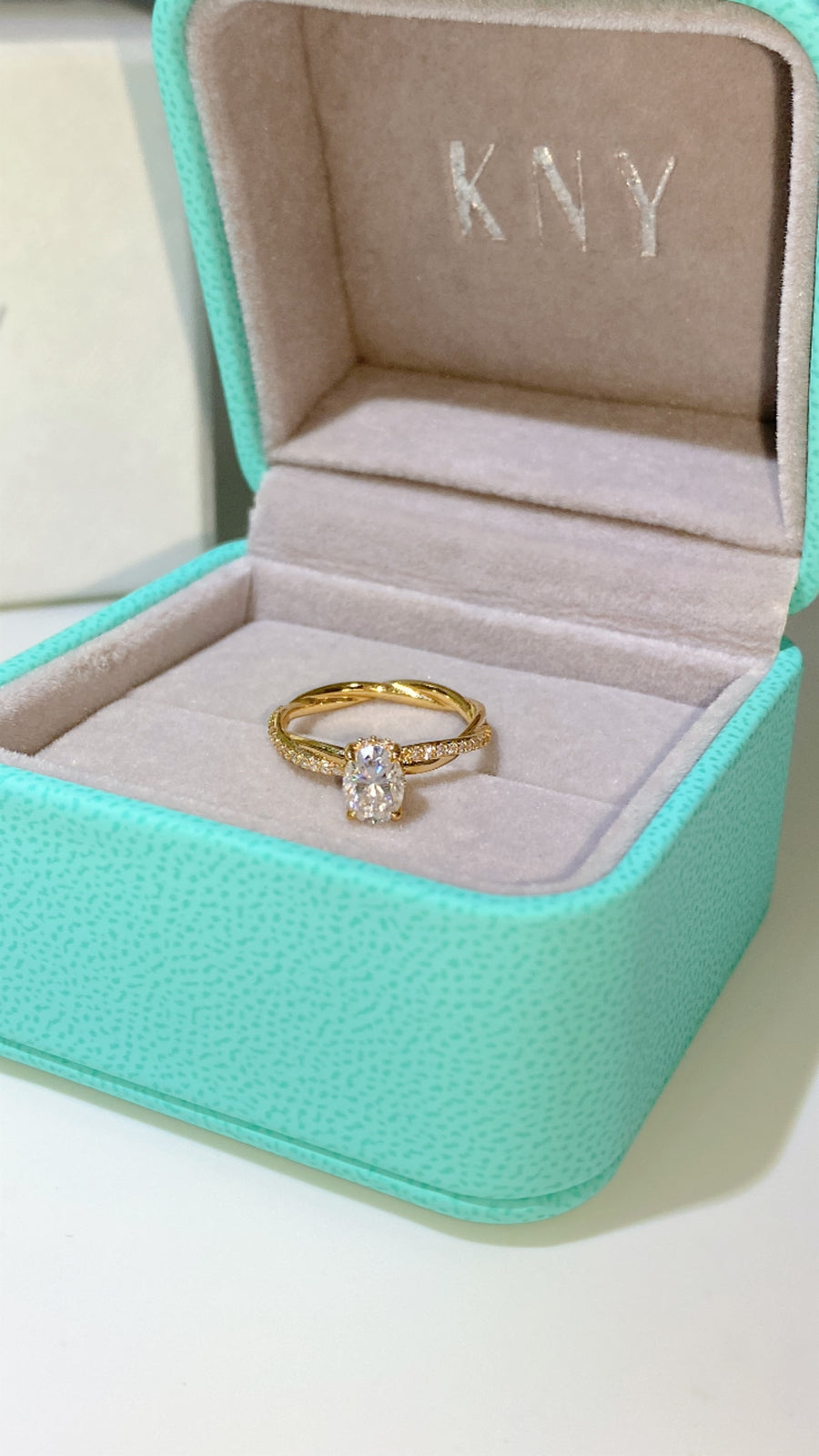 The Stacey - 1.0 Carat Oval Moissanite