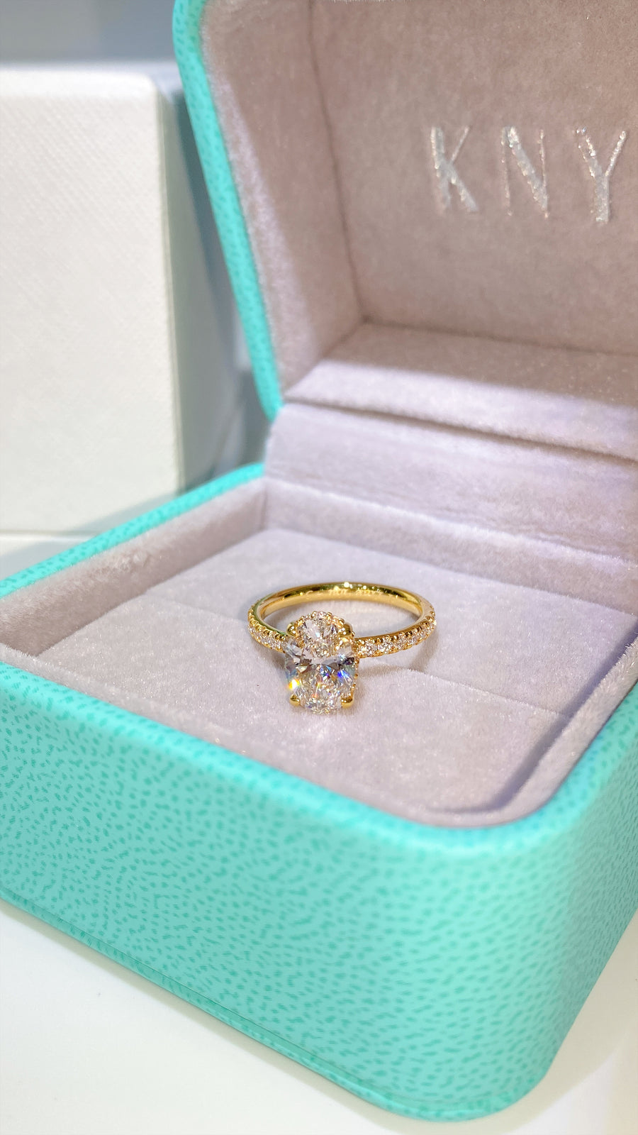 The Pave Kamellie · 1.5 Carat Oval Lab Diamond
