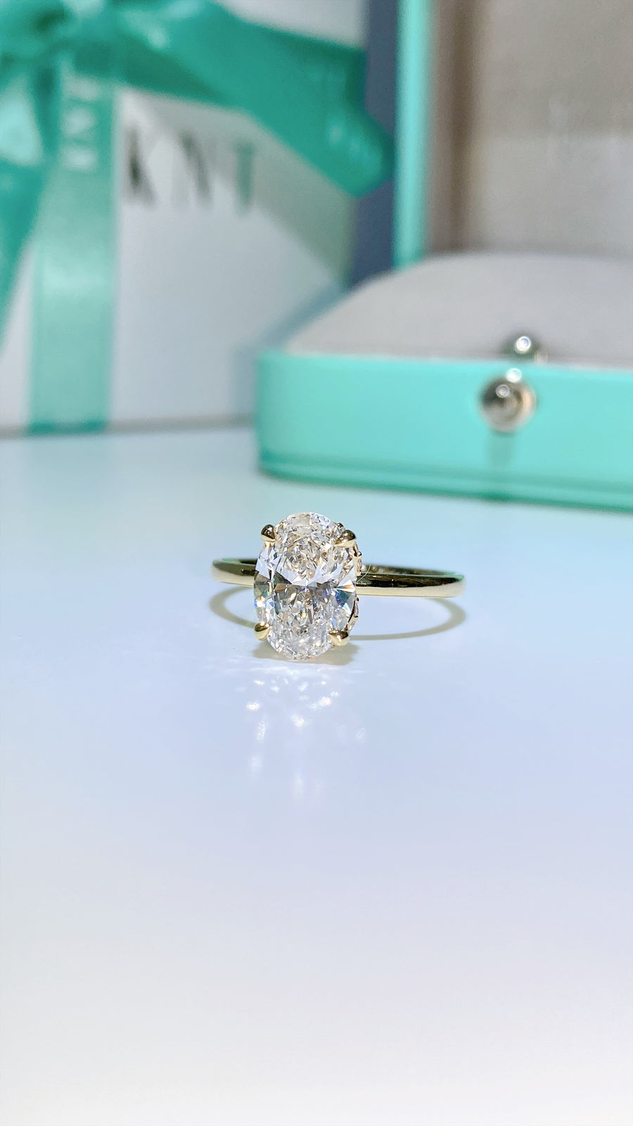 The Solitaire Margot · 2.0 Carat Oval Lab Diamond