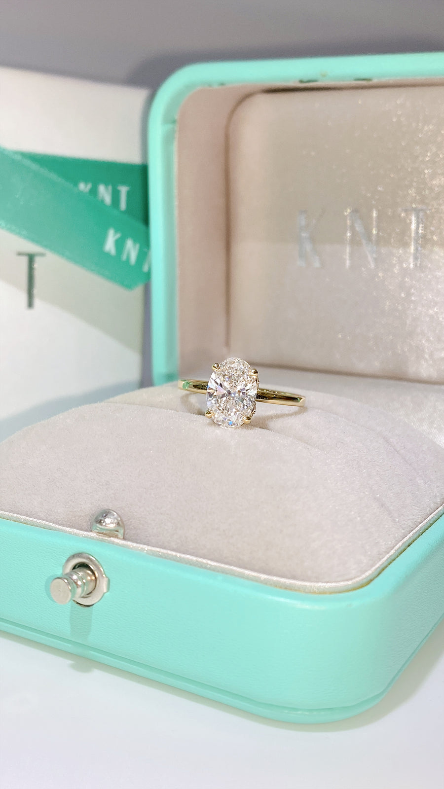 The Solitaire Margot · 2.0 Carat Oval Lab Diamond