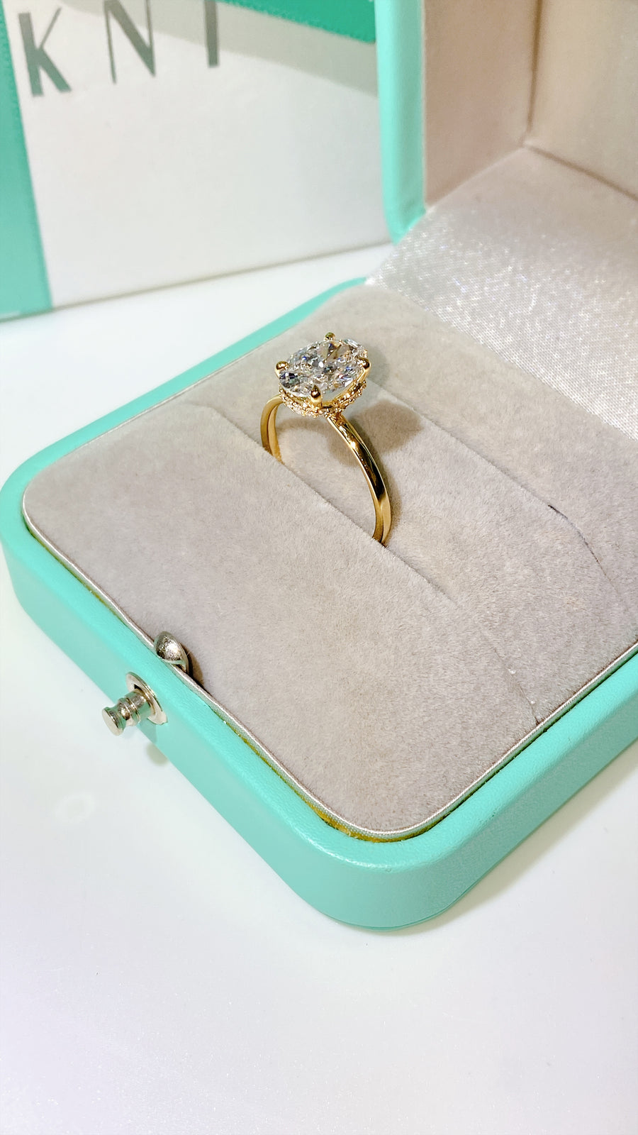 The Solitaire Margot · 2.0 Carat Oval Lab Diamond