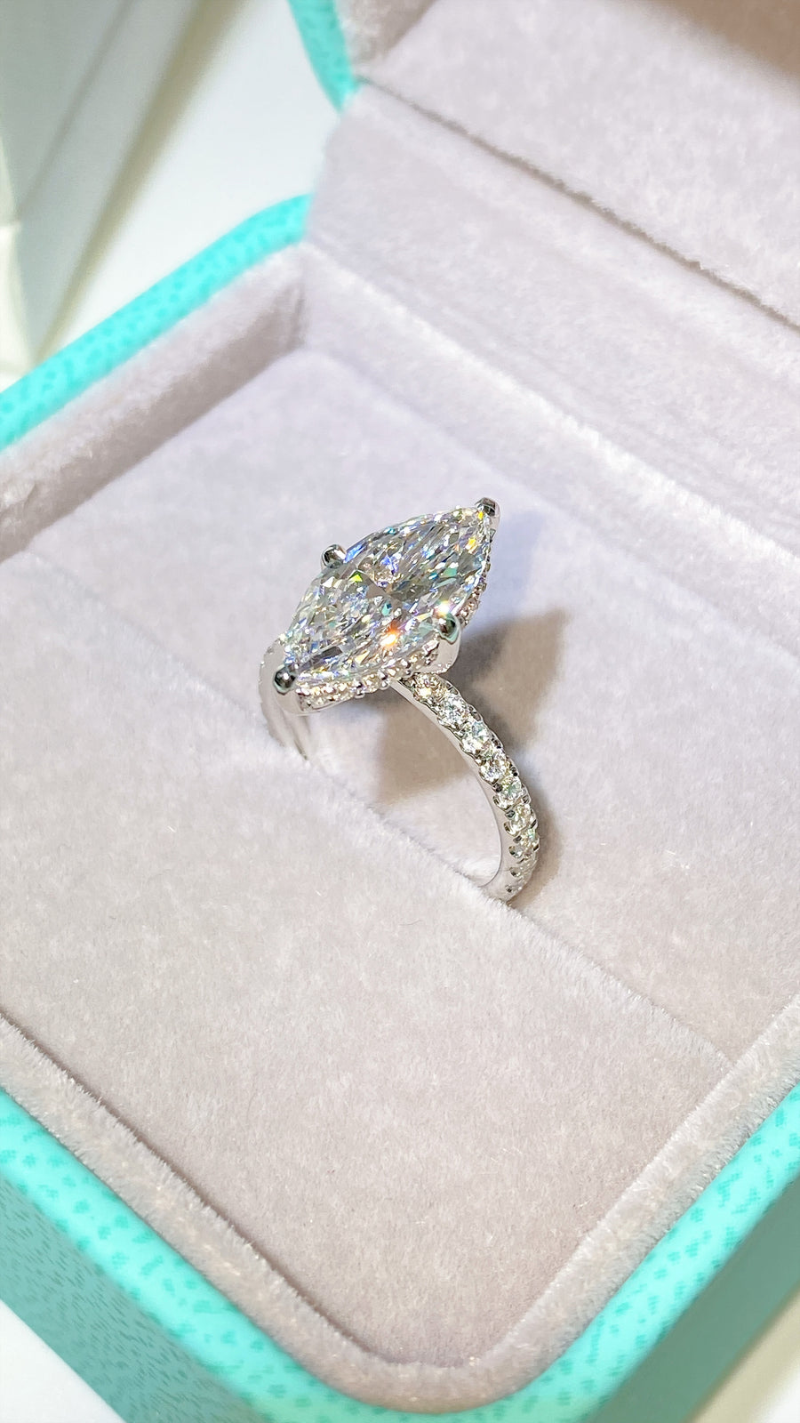 The Pave Kamelie - 2.5 Carat Marquise Lab Diamond