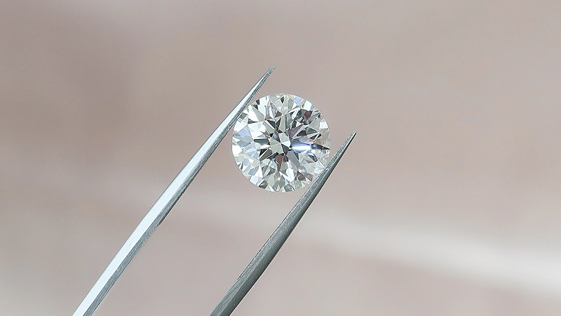 round moissanite wedding band