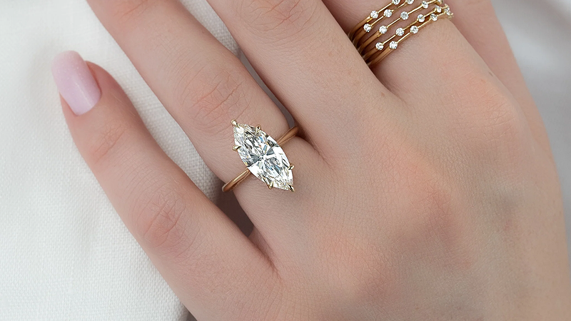 The solitaire Sarah marquise moissanite ring