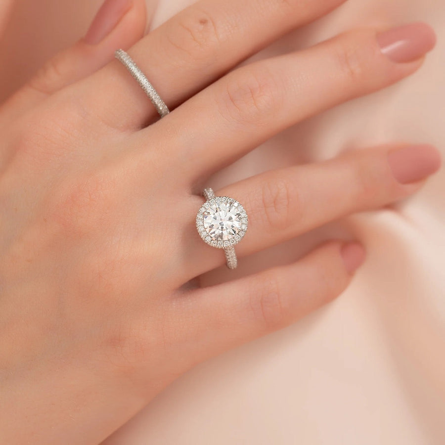  The Kylie Round Moissanite Ring 18k White Gold 003
