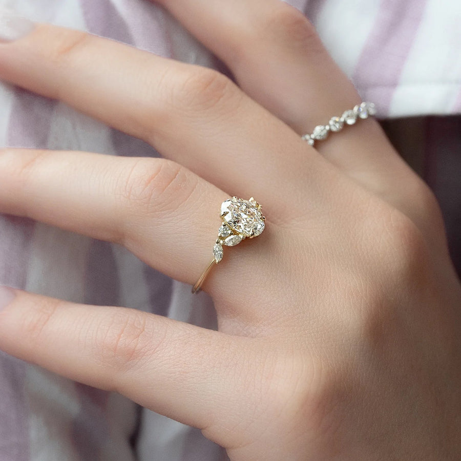  The Melissa Oval Lab Diamond Ring 18k Yellow Gold 003