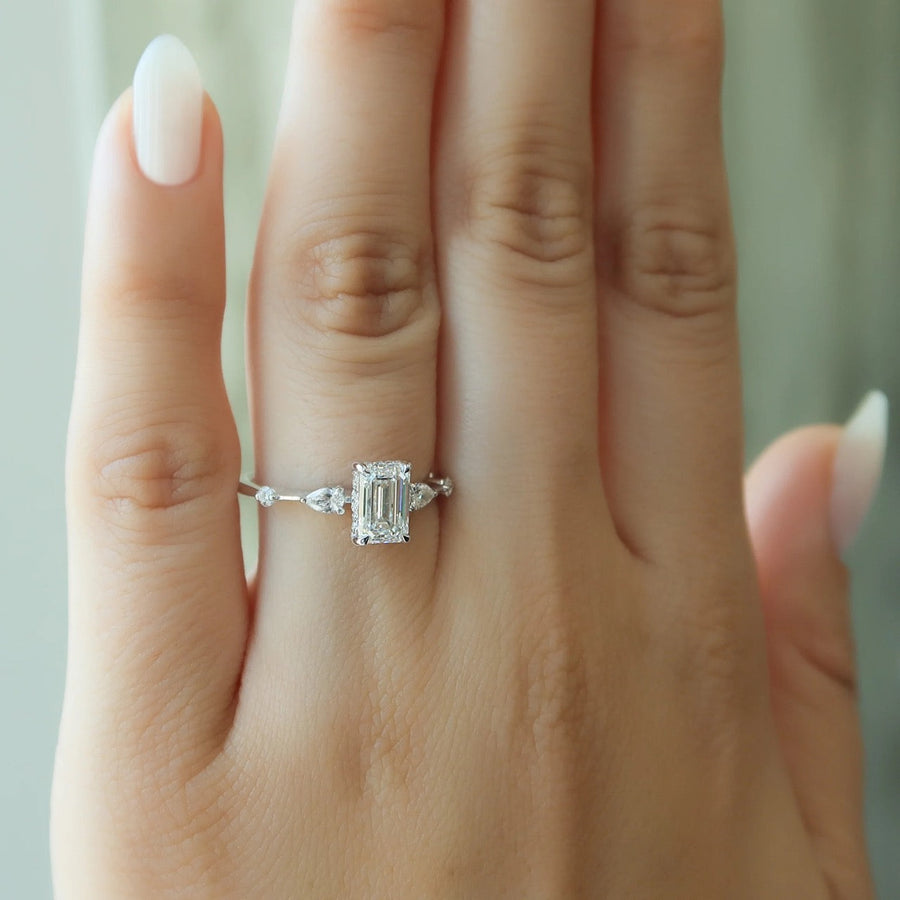  The Naomi Emerald Moissanite Ring 18k White Gold 003