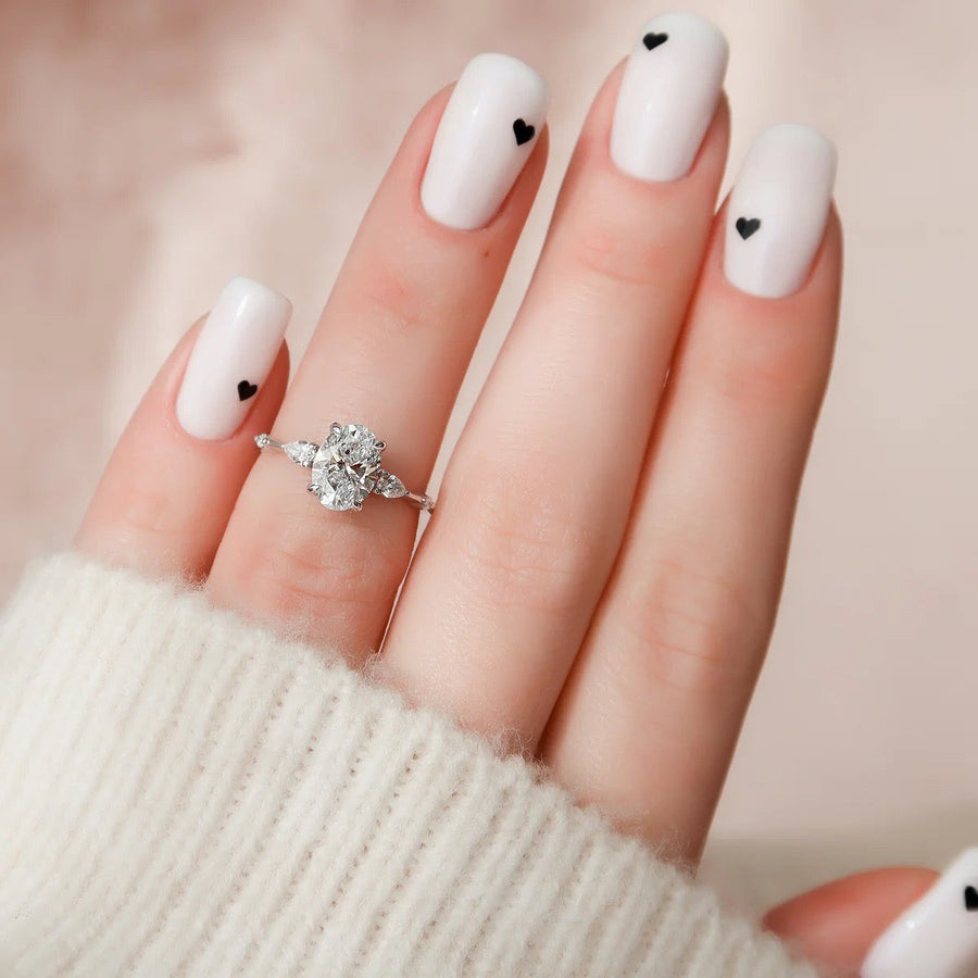  The Naomi Oval Moissanite Ring 18k White Gold 003