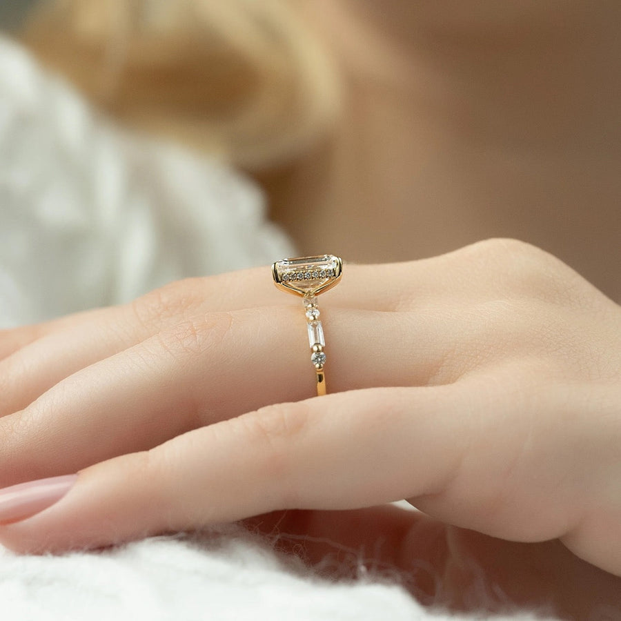  The Patricia Emerald Moissanite Ring 18k Yellow Gold 004