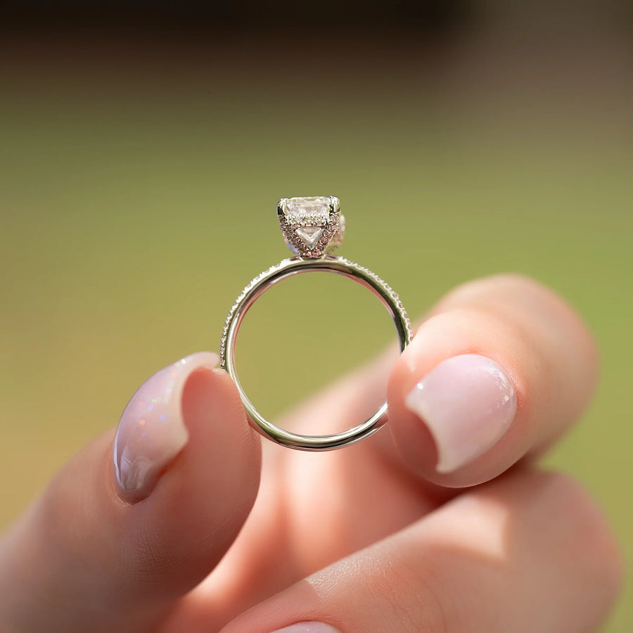  The Pave Crown Kamellie Emerald Moissanite Ring 18k White Gold 004