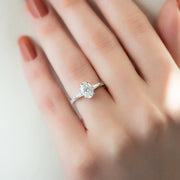  The Pears Liv Oval Moissanite Ring 18k White Gold 003