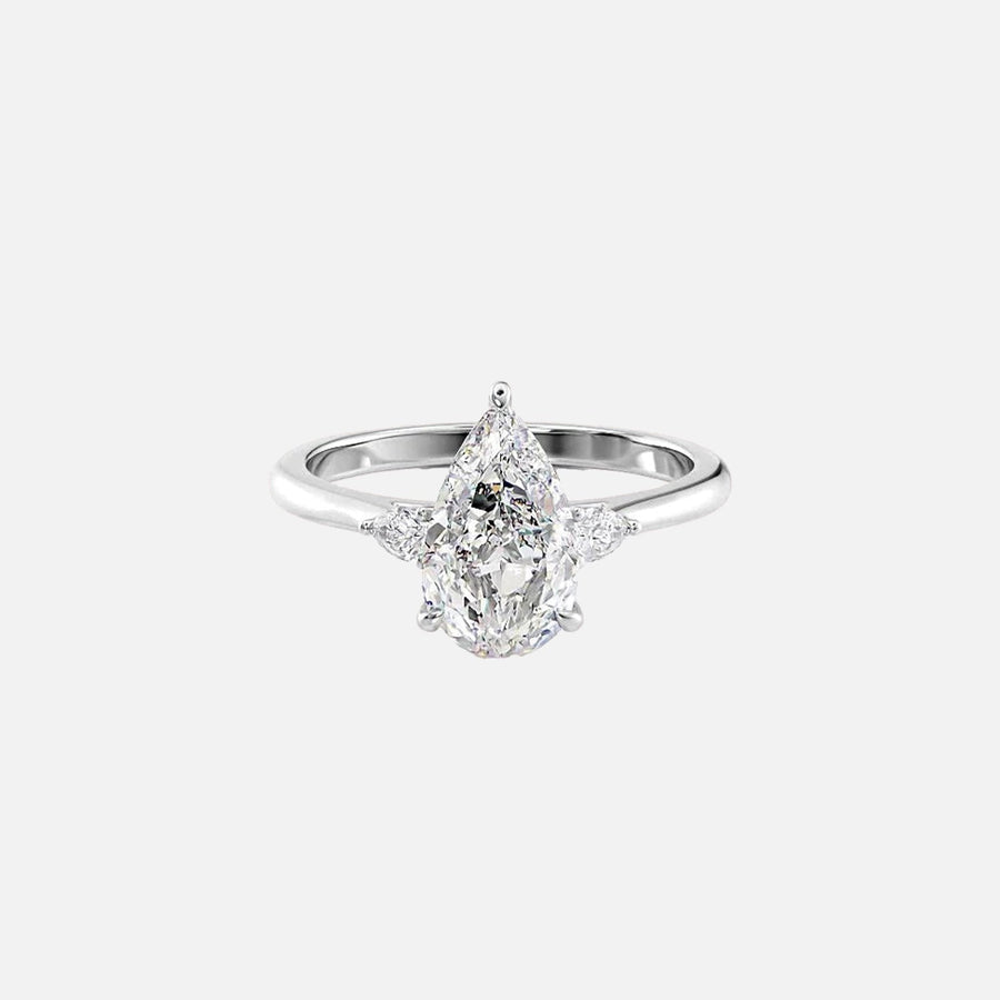  The Pears Liv Pear Moissanite Ring 18k White Gold 001