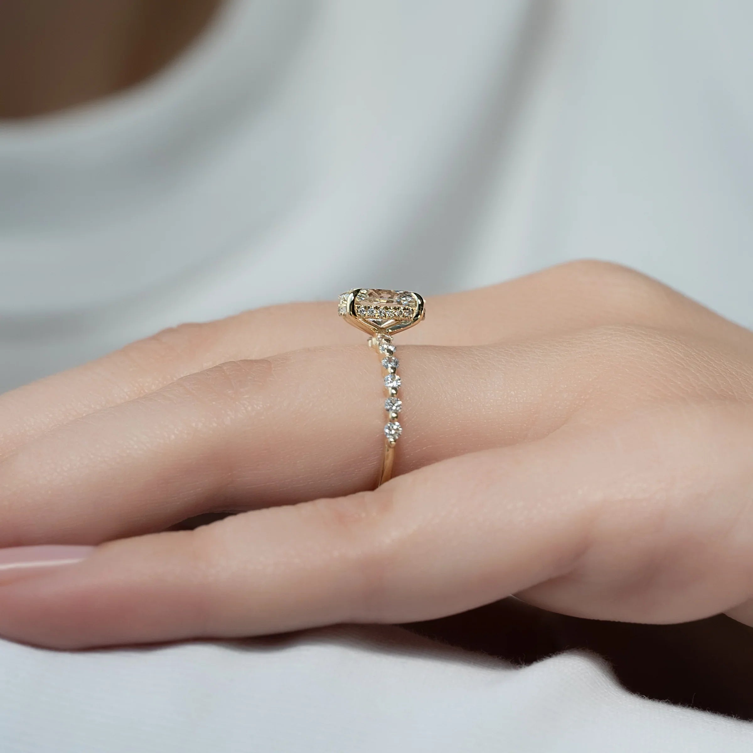  The Round Khloe Oval Lab Diamond Ring 14k Yellow Gold 003