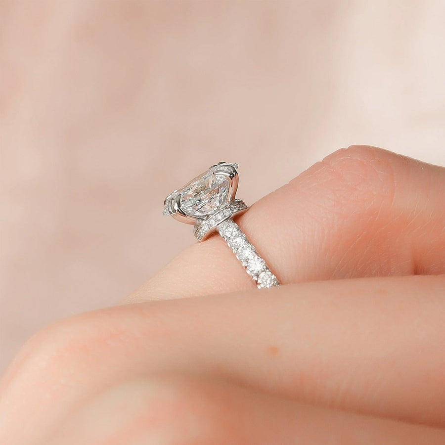  The Sofia Oval Moissanite Ring 18k White Gold 004