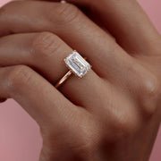  The Solitaire Crown Kamellie Emerald Moissanite Ring 18k Rose Gold 005 Final