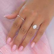  The Solitaire Crown Kamellie Oval Moissanite Ring 14k White Gold 003