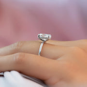  The Solitaire Crown Kamellie Oval Moissanite Ring 14k White Gold 004 Final