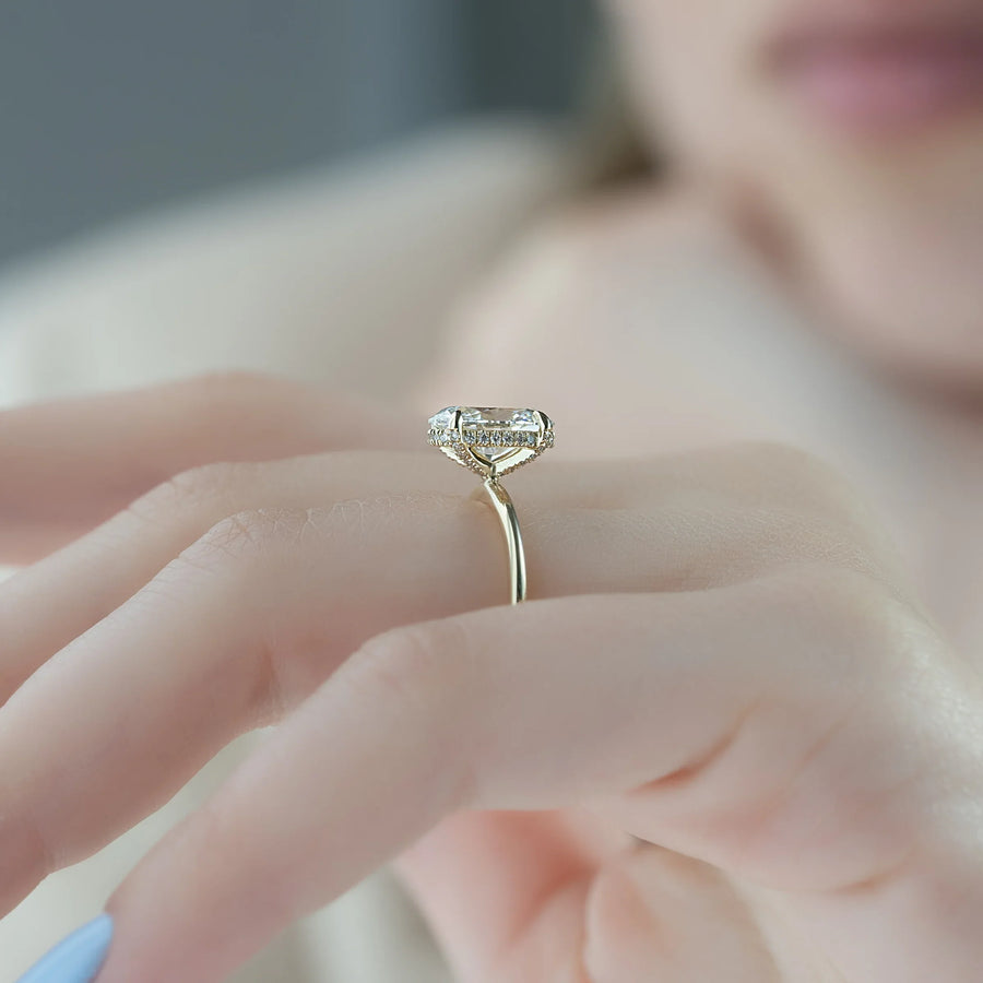  The Solitaire Crown Kamellie Oval Moissanite Ring 14k Yellow Gold 003