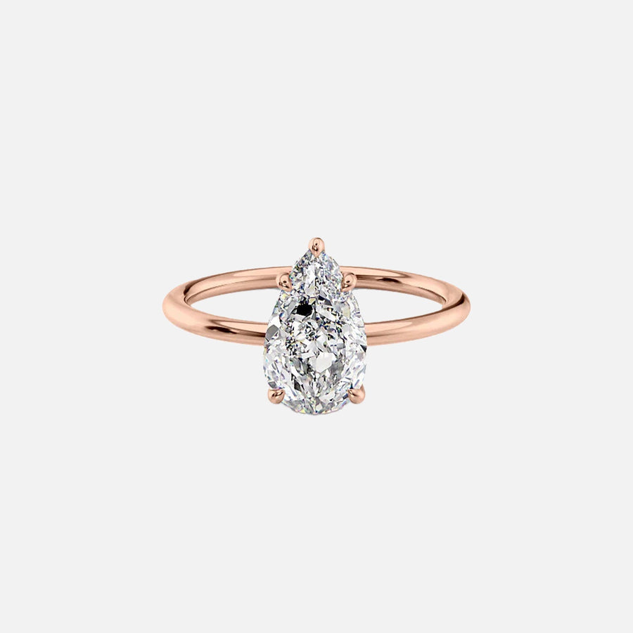  The Solitaire Crown Kamellie Pear Moissanite Ring 14k Rose Gold 001