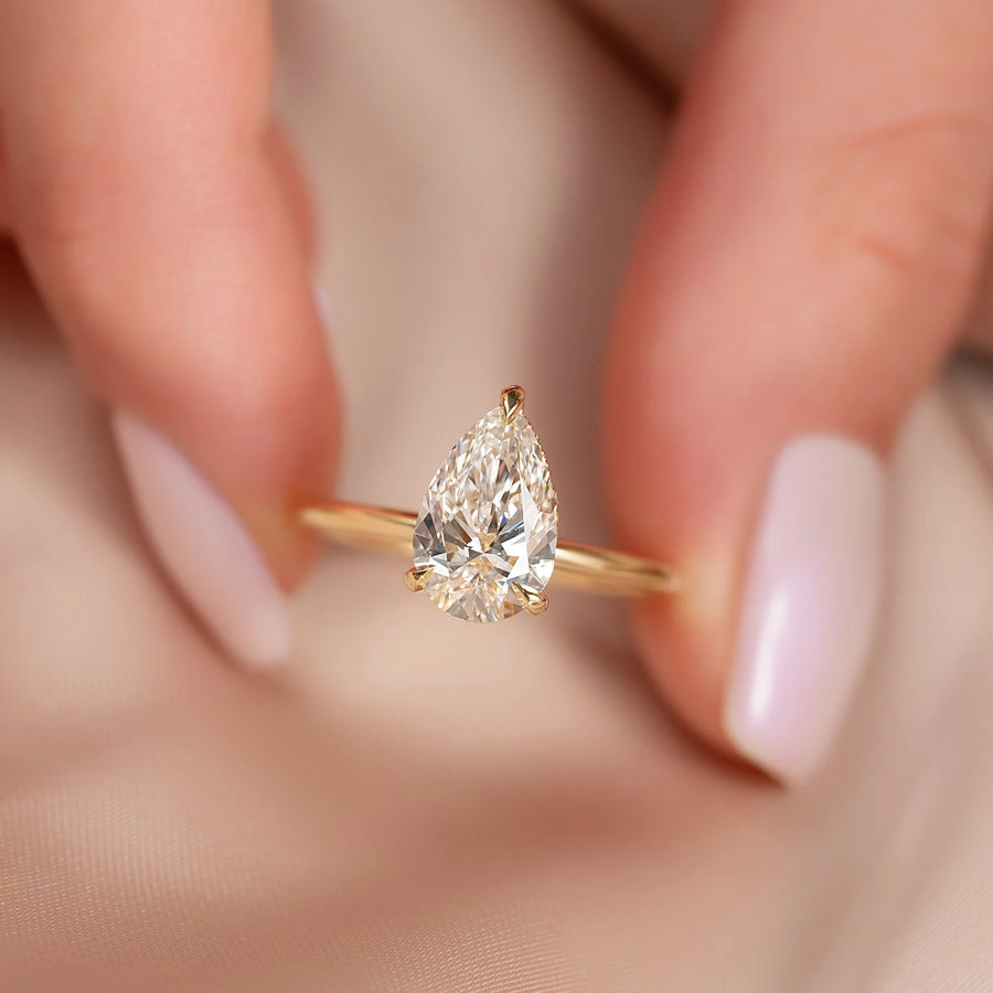  The Solitaire Crown Kamellie Pear Moissanite Ring 18k Yellow Gold 004 Final