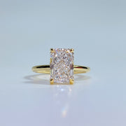 The Solitaire Kamellie Radiant Lab Diamond Ring