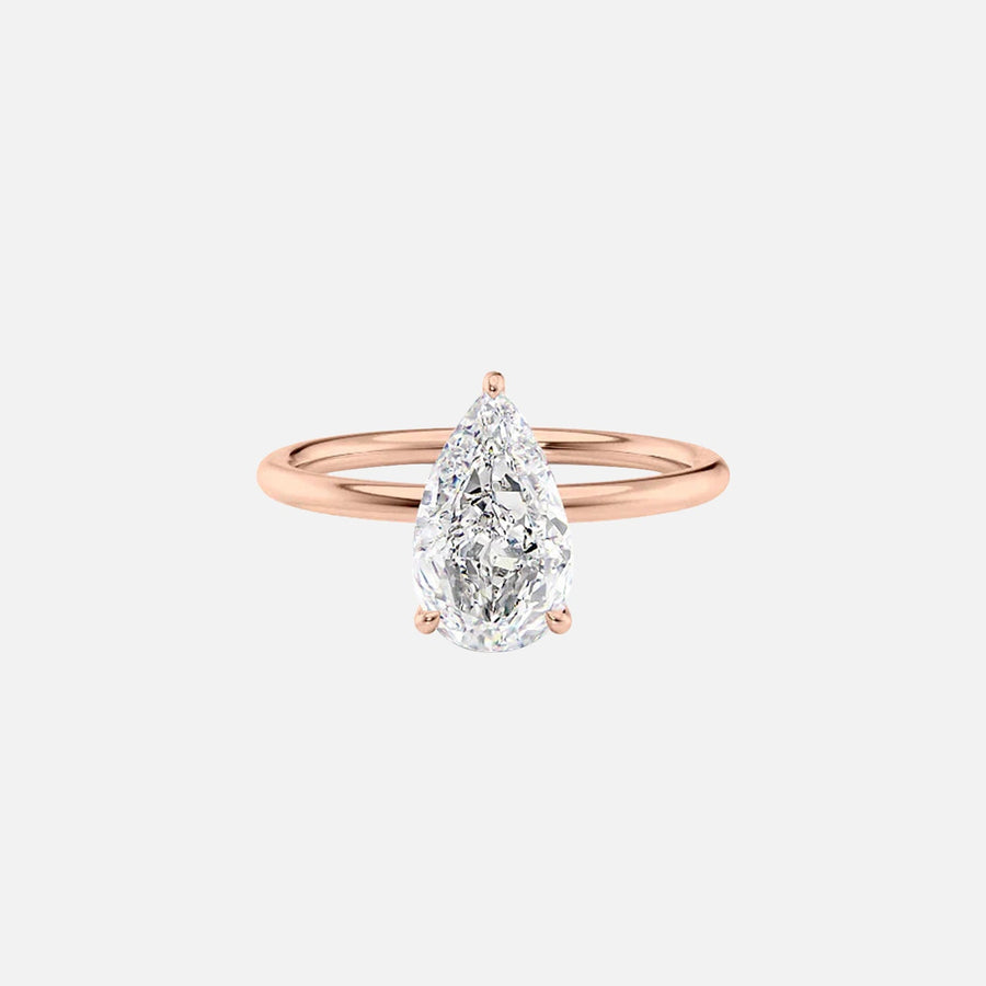  The Solitaire Low Profile Kamellie Pear Moissanite Ring 18k Rose Gold 001