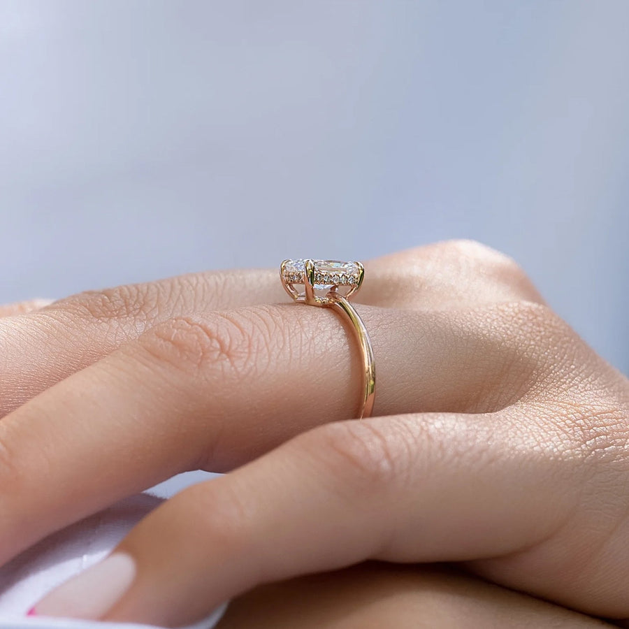  The Solitaire Low Profile Kamellie Radiant Moissanite Ring 18k Rose Gold 006 Final