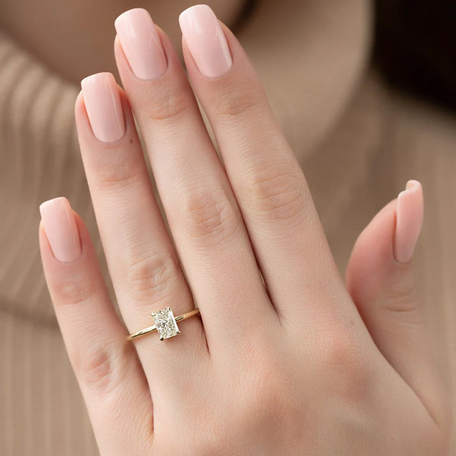  The Solitaire Low Profile Kamellie Radiant Moissanite Ring 18k Yellow Gold 005