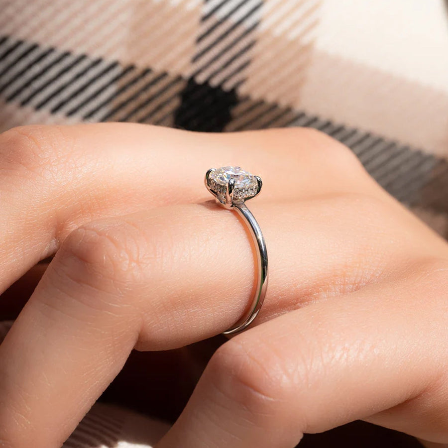  The Solitaire Low Profile Kamellie Round Lab Diamond Ring 18k White Gold 005 Final