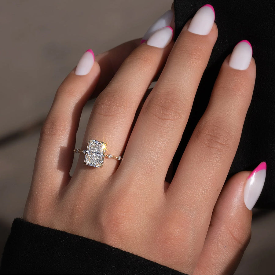 The Solitaire Penelope Radiant Lab Diamond Ring 18k Yellow Gold 003 Final