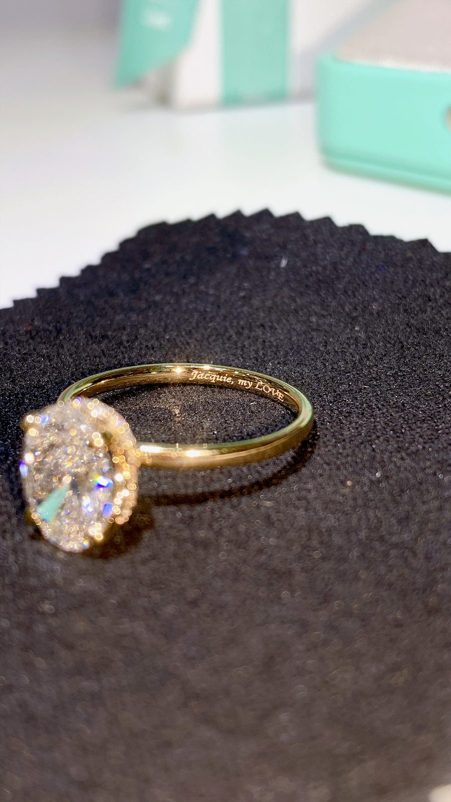The Solitaire Margot · 2.0 Carat Oval Lab Diamond