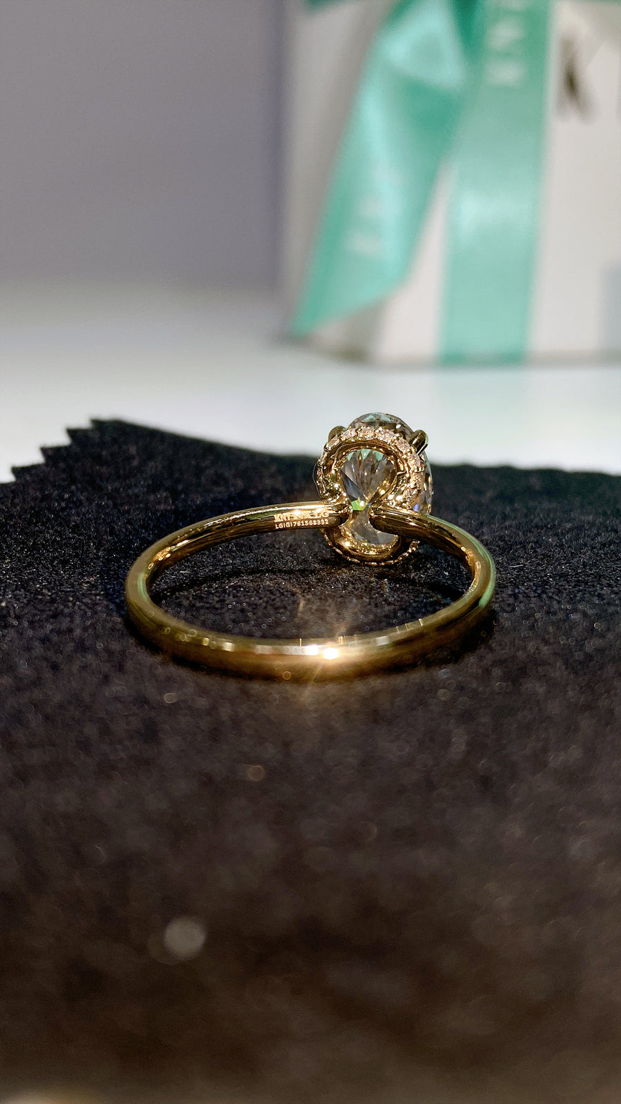 The Solitaire Margot · 2.0 Carat Oval Lab Diamond